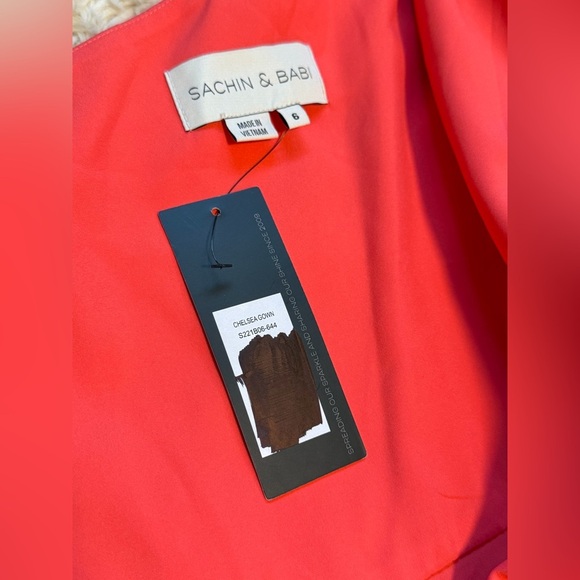 NWT Sachin + Babi Chelsea Coral Crinkle Crepe One Shoulder Gown - Size 6 - Picture 4 of 4